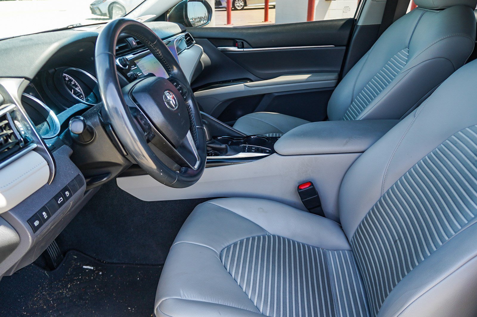 Certified Used 2018 Midnight Black Metallic Toyota Hybrid SE image 18