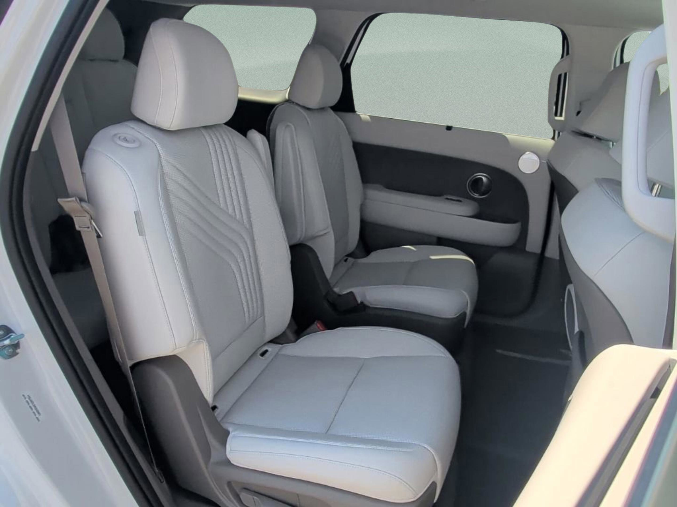 New 2026 Creamy White Pearl Hyundai Blue SEL Premium 7P image 39