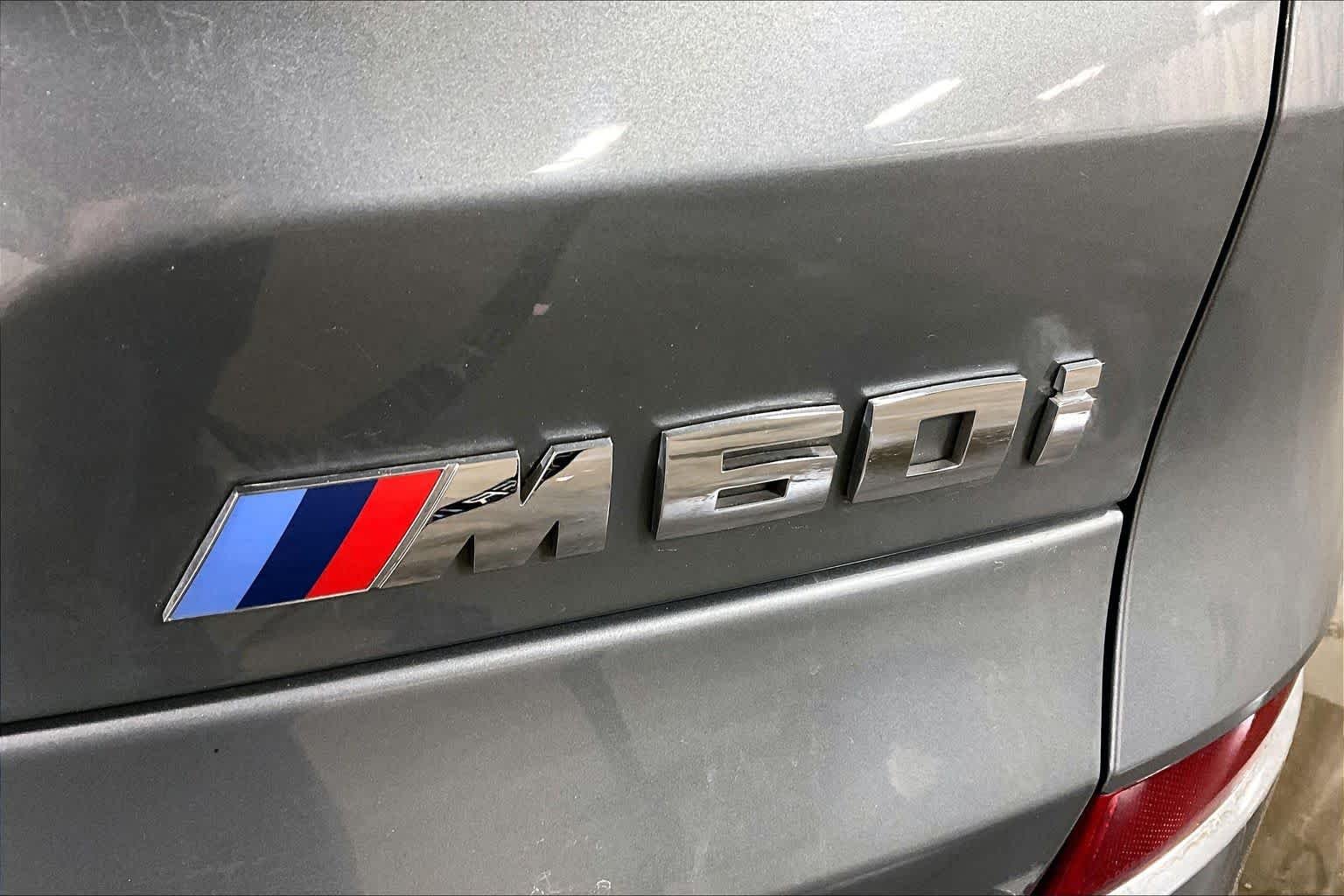 Used 2025 Skyscraper Grey Metallic BMW M60i image 18