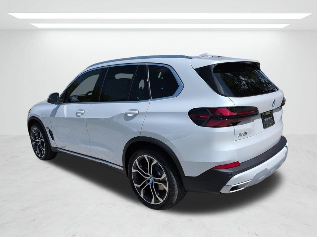 New 2026 Mineral White Metallic BMW xDrive40i image 6