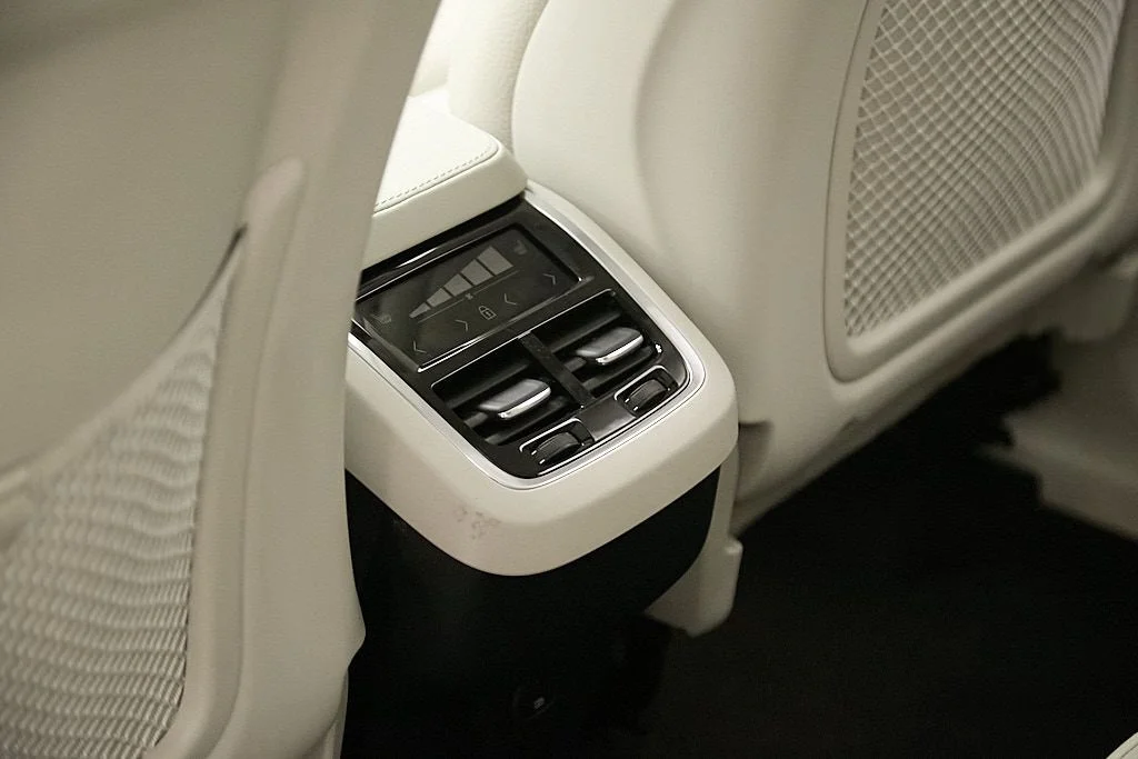 Certified Used 2024 Onyx Black Volvo Plus image 22