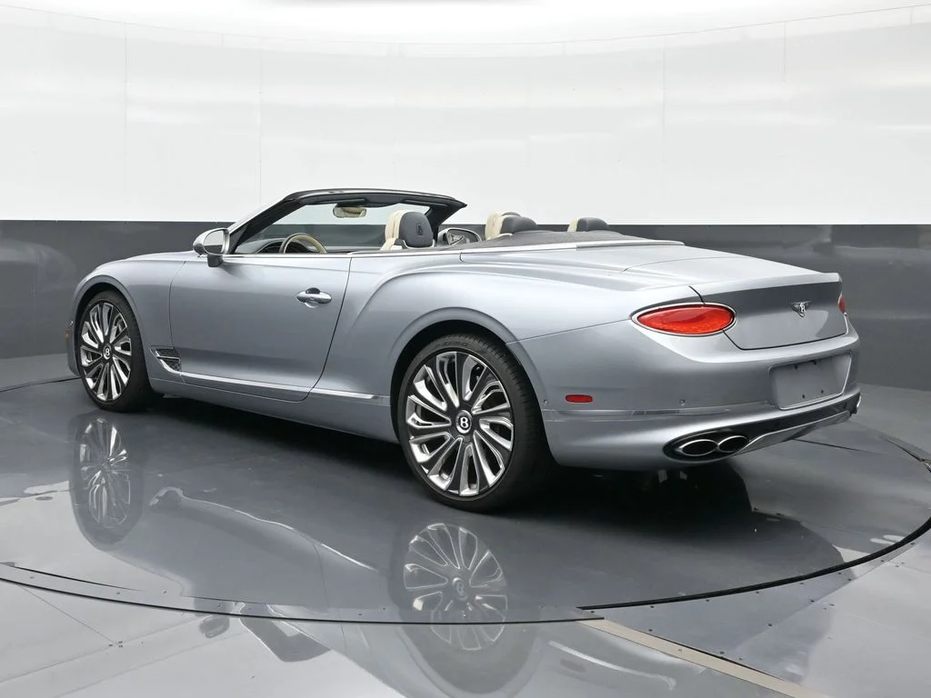 Certified Used 2022  Bentley V8 image 3