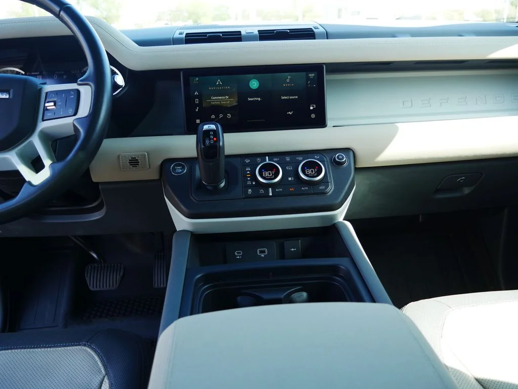 Used 2023  Land Rover X-Dynamic SE image 29