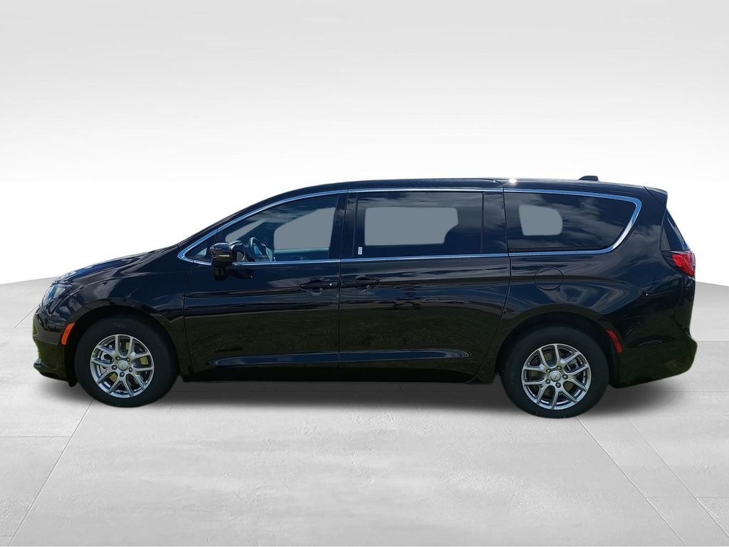 New 2027 Diamond Black Crystal Pearl-Coat Exterior Paint Chrysler LX image 5