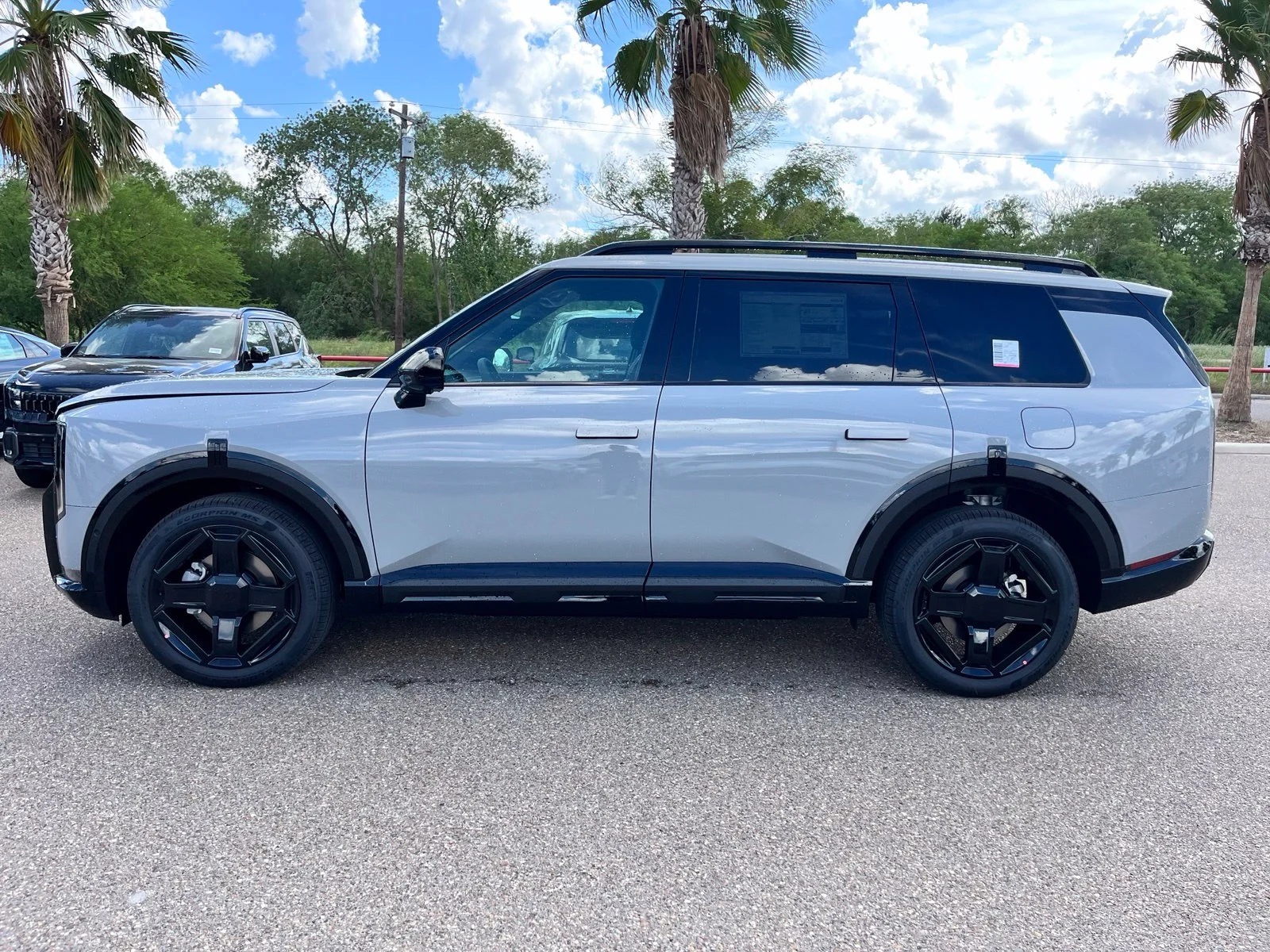 New 2027 Gray Kia X-Line SX image 4