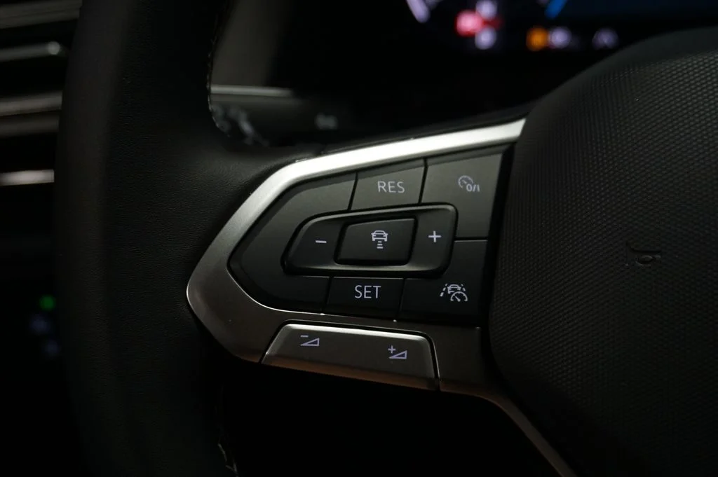 New 2026 Black Volkswagen 2.0T SE w/Technology image 23
