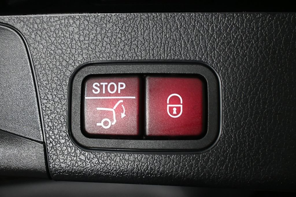 Certified Used 2022 Black Mercedes-Benz GLB 250 image 31