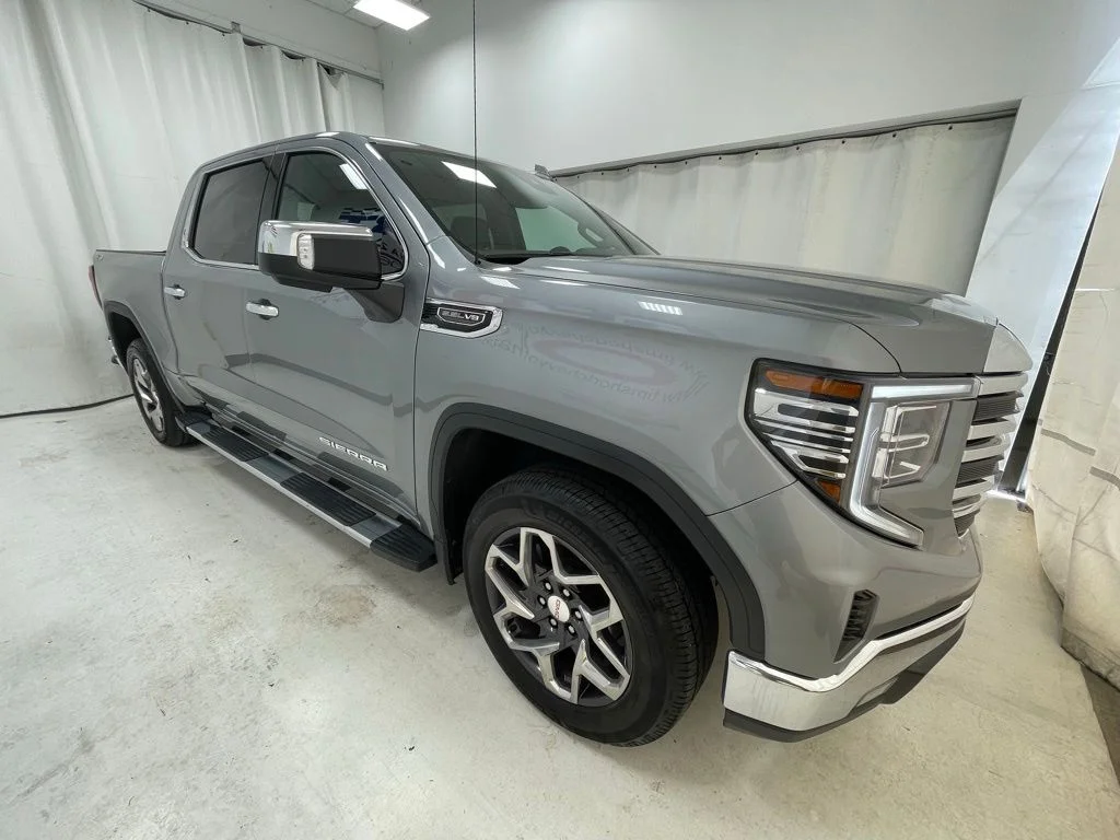 Used 2023 Silver GMC SLT image 3