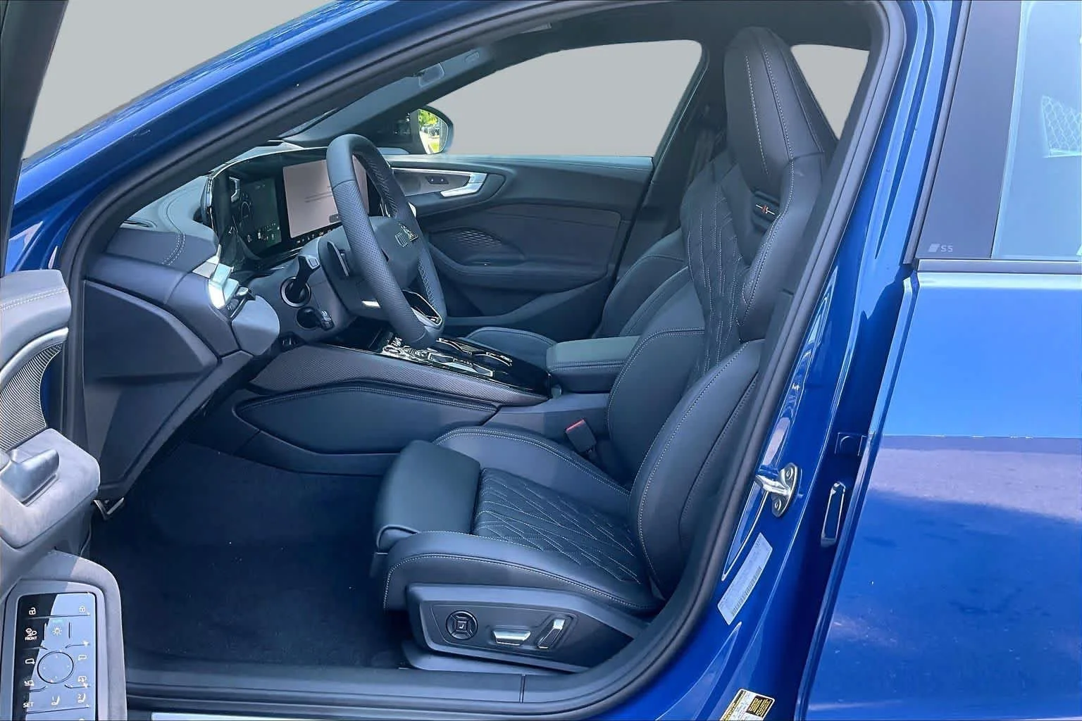 New 2026 Ascari Blue met Audi Premium Plus image 9
