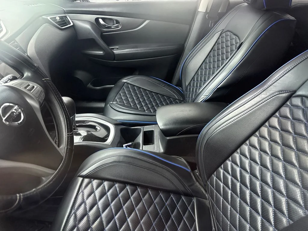 Used 2016 Blue Nissan S image 6