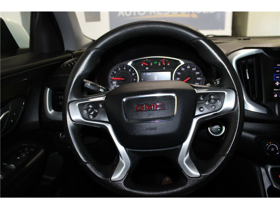 Used 2022 Summit White GMC SLE image 25