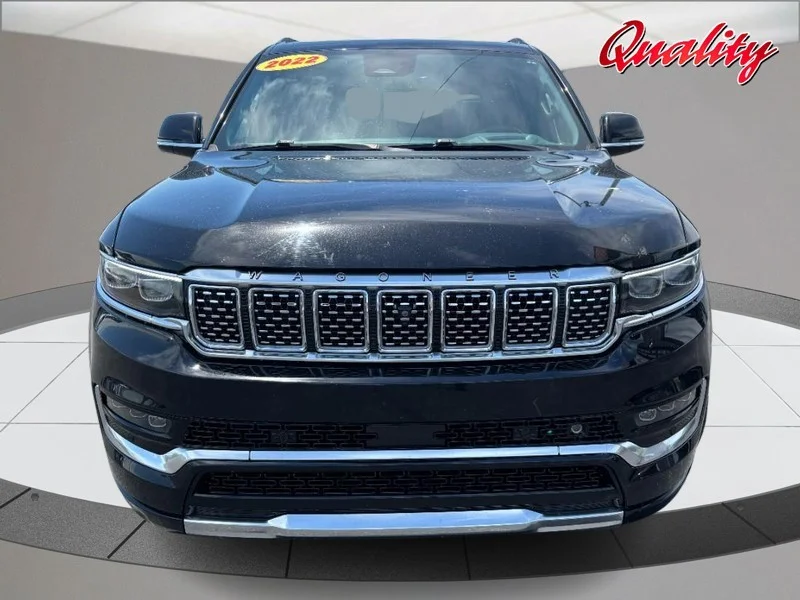 Used 2022 Diamond Black Crystal Pearlcoat Jeep Series III image 10