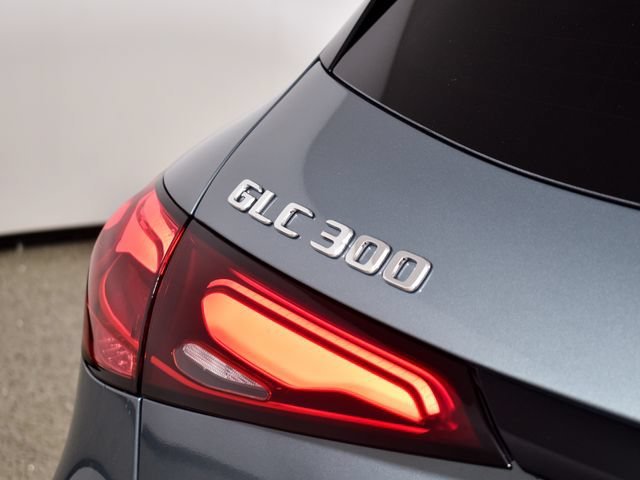 New 2026 Verde Silver Metallic Mercedes-Benz GLC 300 image 55