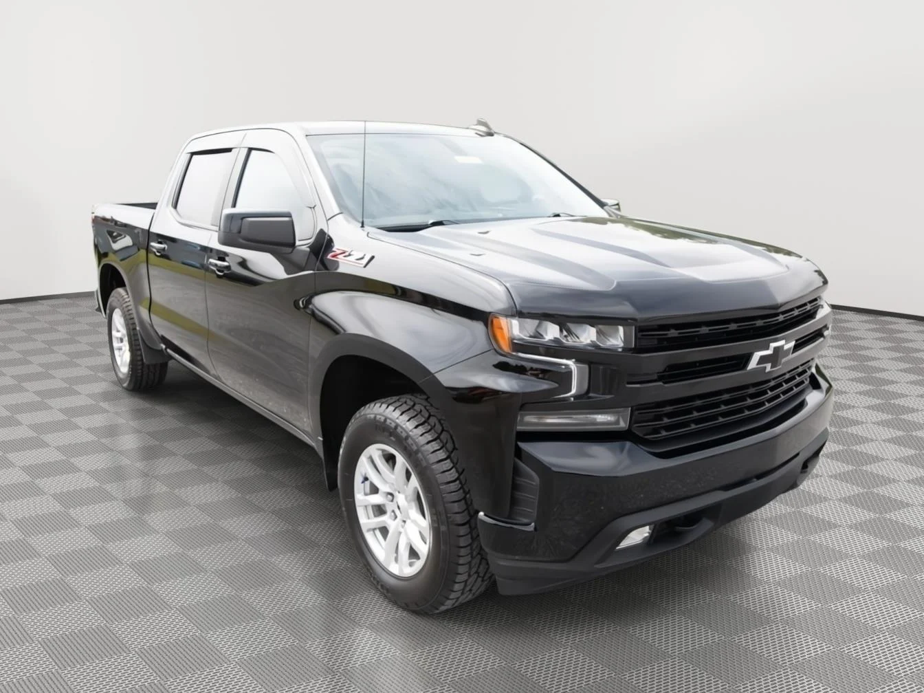 Used 2021 BLACK Chevrolet RST image 3
