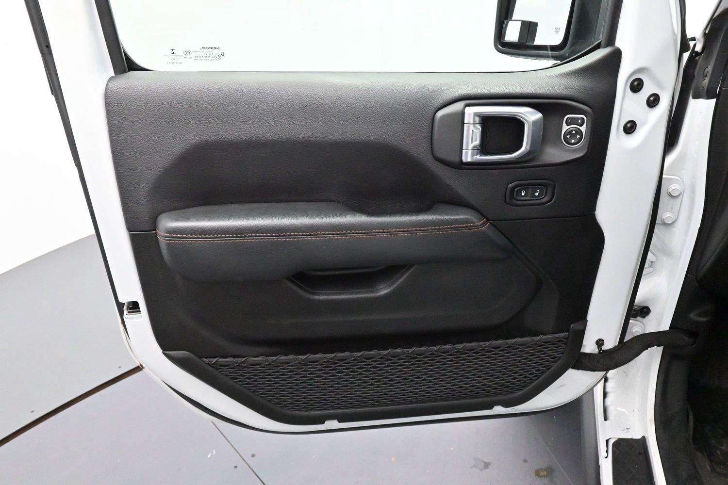 Used 2022 Bright White Clearcoat Jeep Mojave image 9