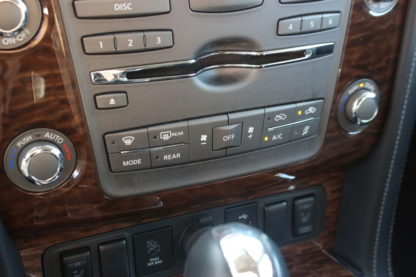Used 2019 White Nissan SL image 30