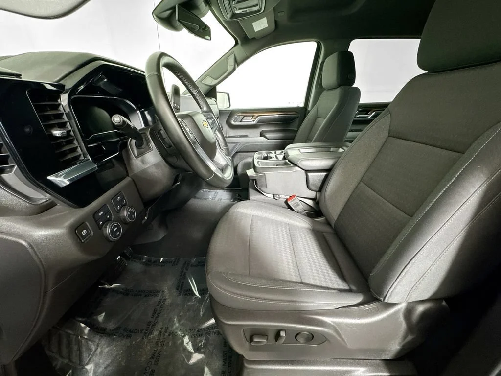 Used 2024 Summit White Chevrolet LT image 6