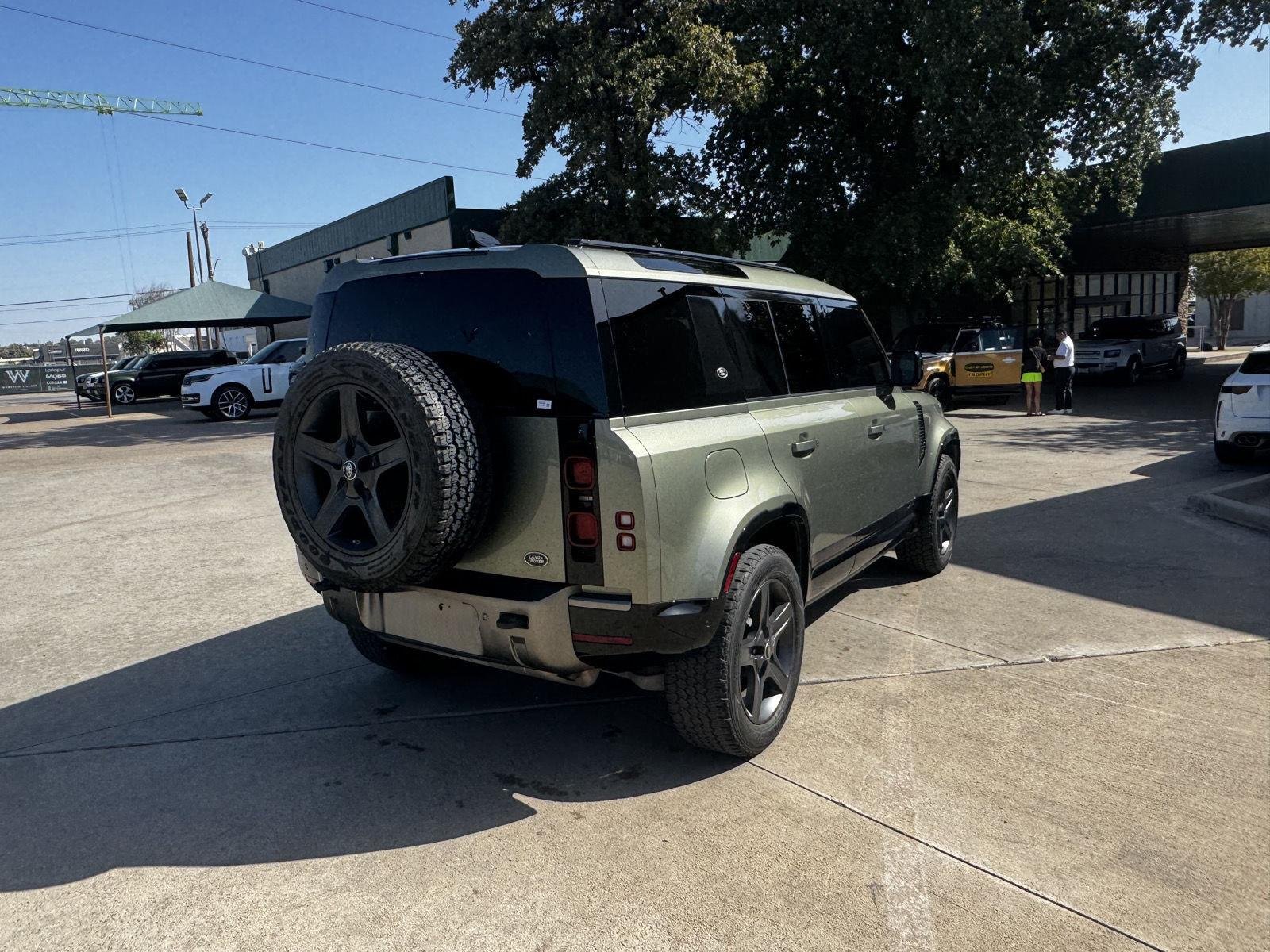 Used 2021 Pangea Green Land Rover X-Dynamic HSE image 7