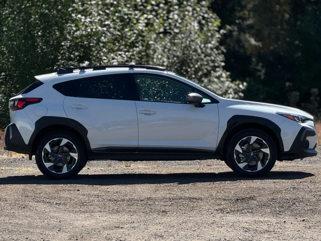 Used 2025 Crystal White Pearl Subaru Limited image 8