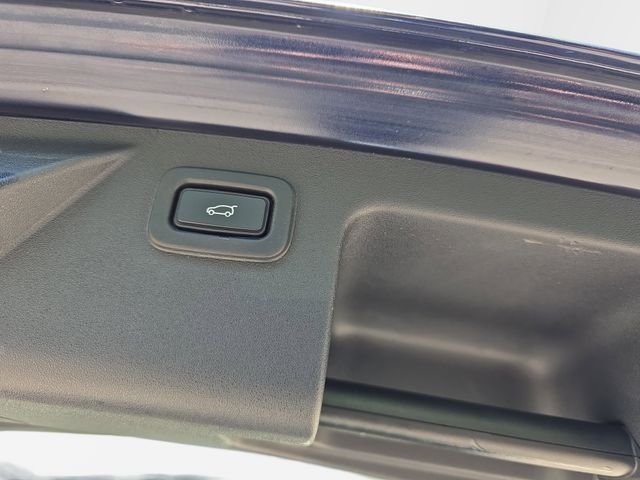 Used 2020 Blue Land Rover SE image 16