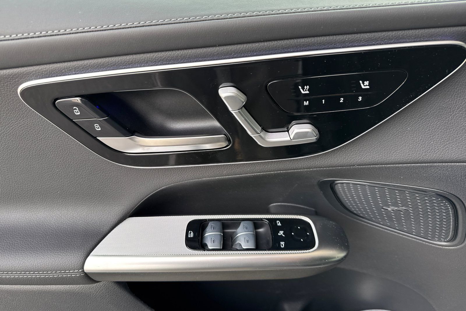 New 2026 Graphite Grey Metallic Mercedes-Benz GLC 300 image 24