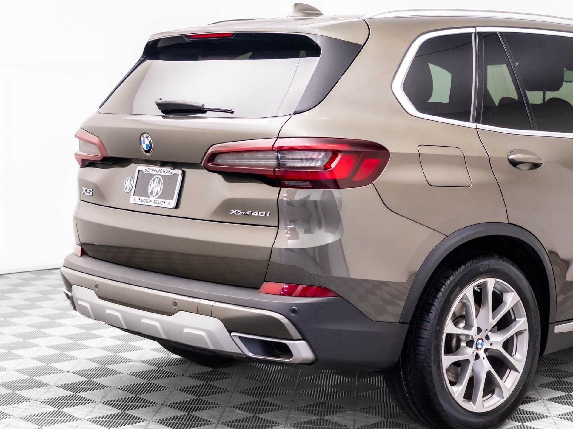 Used 2022 Green BMW xDrive40i image 37