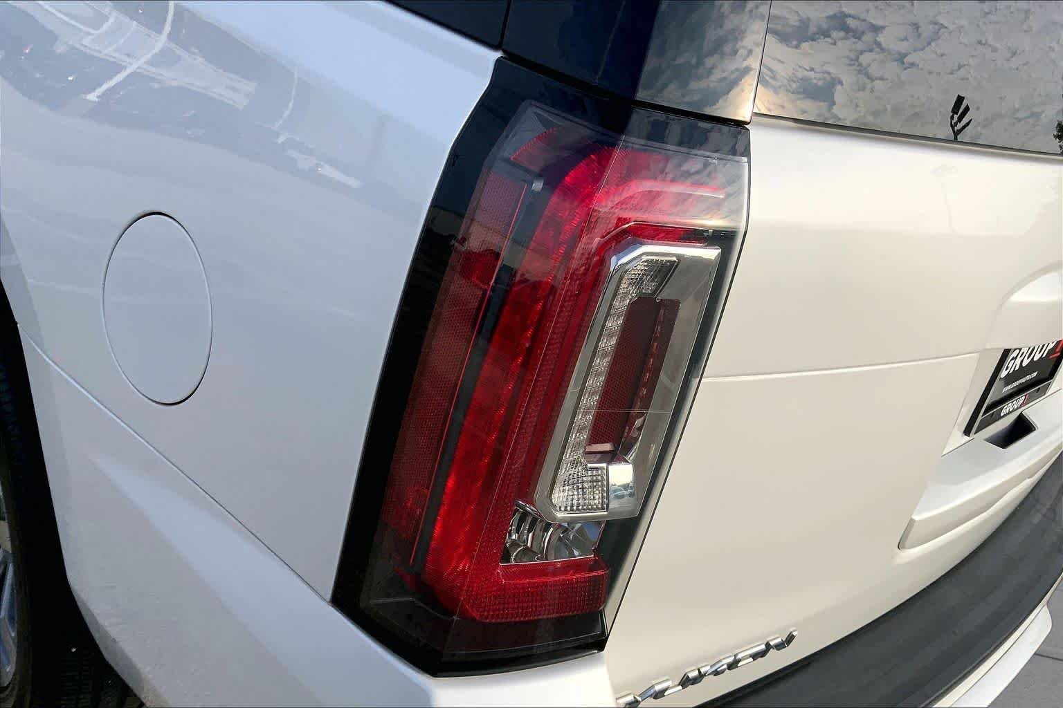 Used 2018 White Frost Tricoat GMC SLT image 29