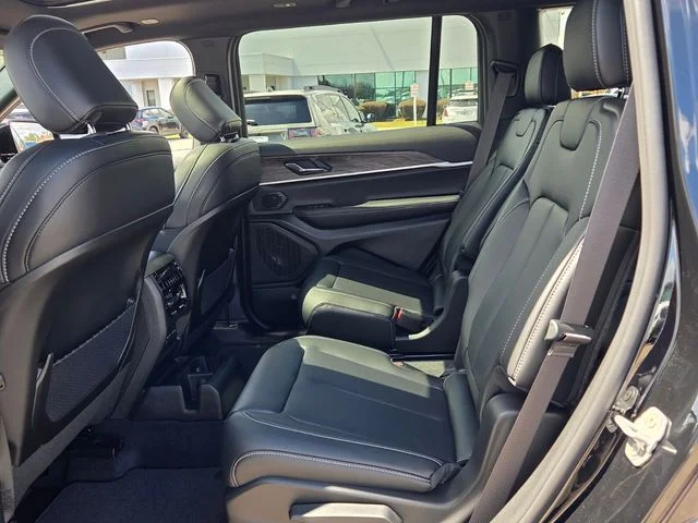 New 2027 High-Gloss Black Paint Jeep Limited image 6