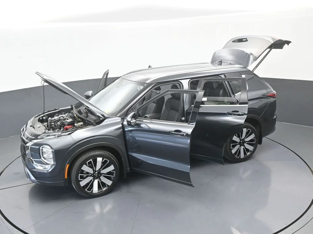 New 2026 Gray Mitsubishi SEL image 64