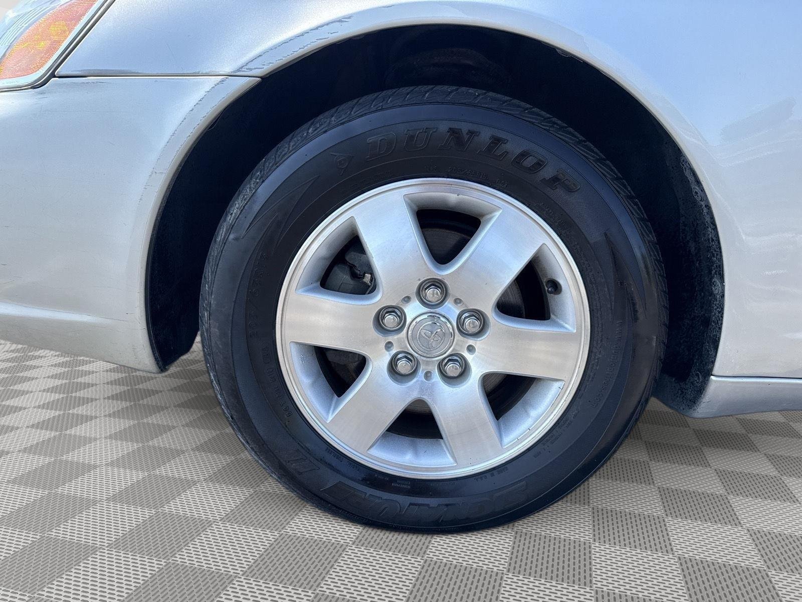Used 2002 Lunar Mist Metallic Toyota XL image 9