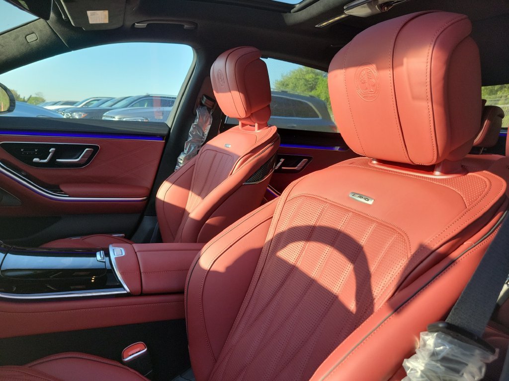 New 2026 MANUFAKTUR Moonlight White Magno Mercedes-Benz AMG® S 63 E 4MATIC® Sedan image 22
