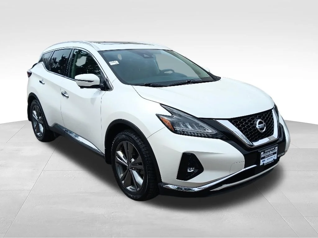 Used 2020 Pearl White Tricoat Nissan Platinum image 9