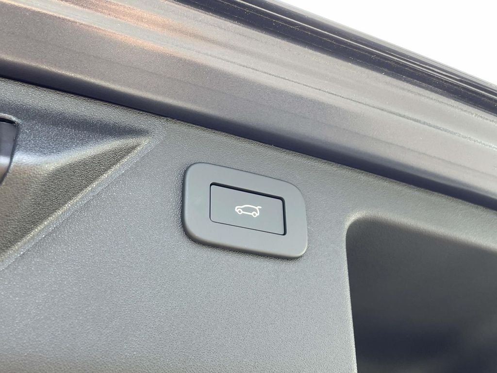 New 2026 Varesine Blue Land Rover Landmark image 19