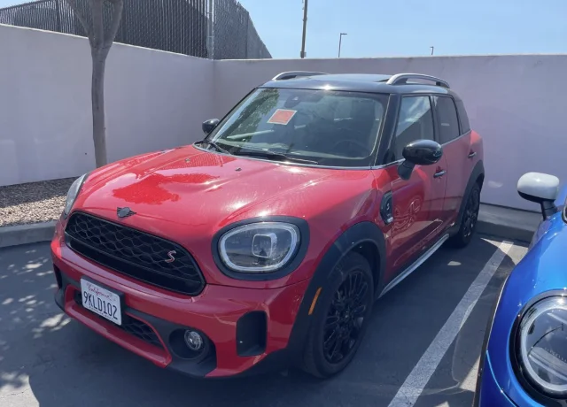 Used 2024 Chili Red MINI Signature image 1