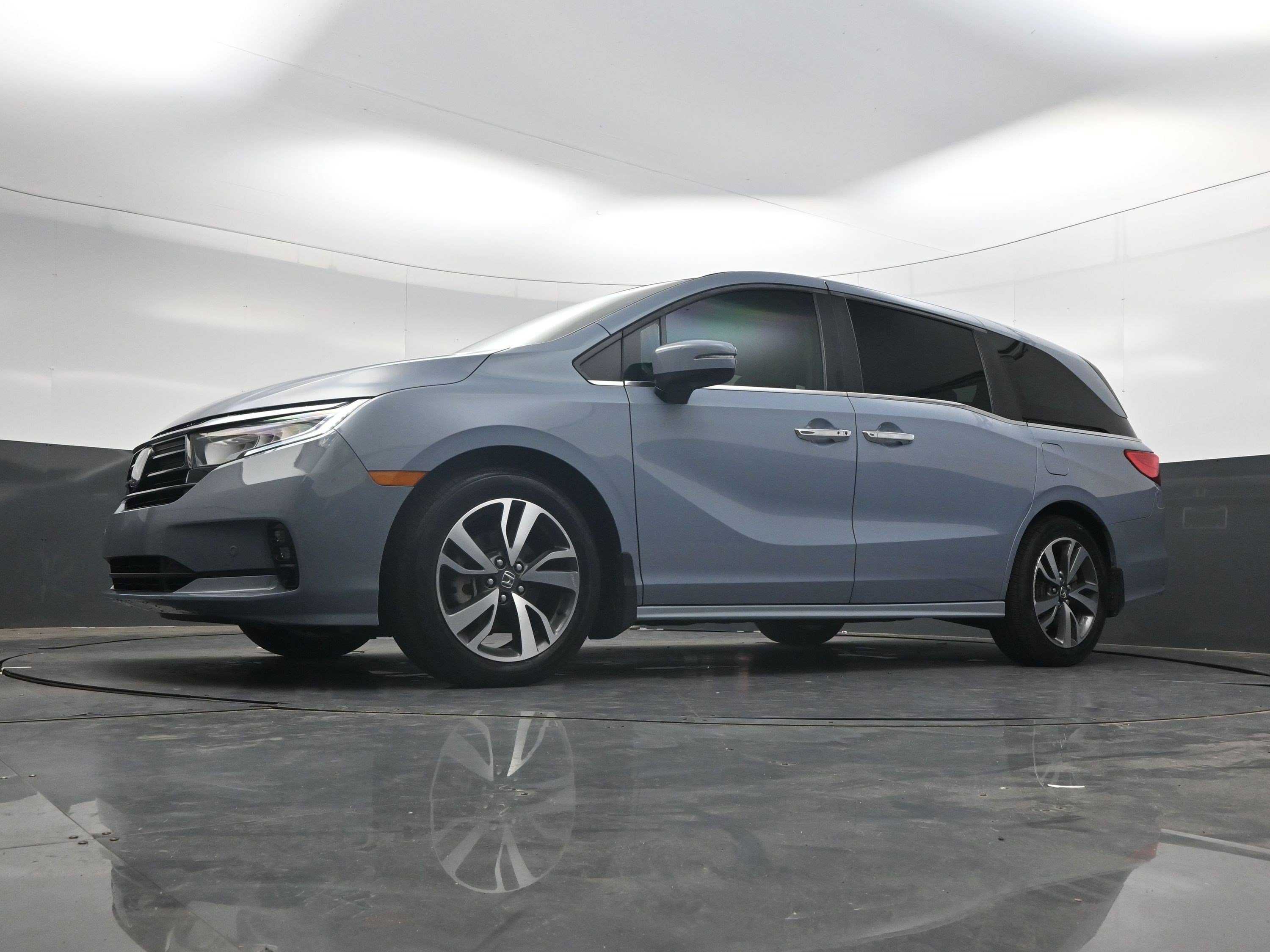 Used 2023 Sonic Gray Pearl Honda Touring image 29
