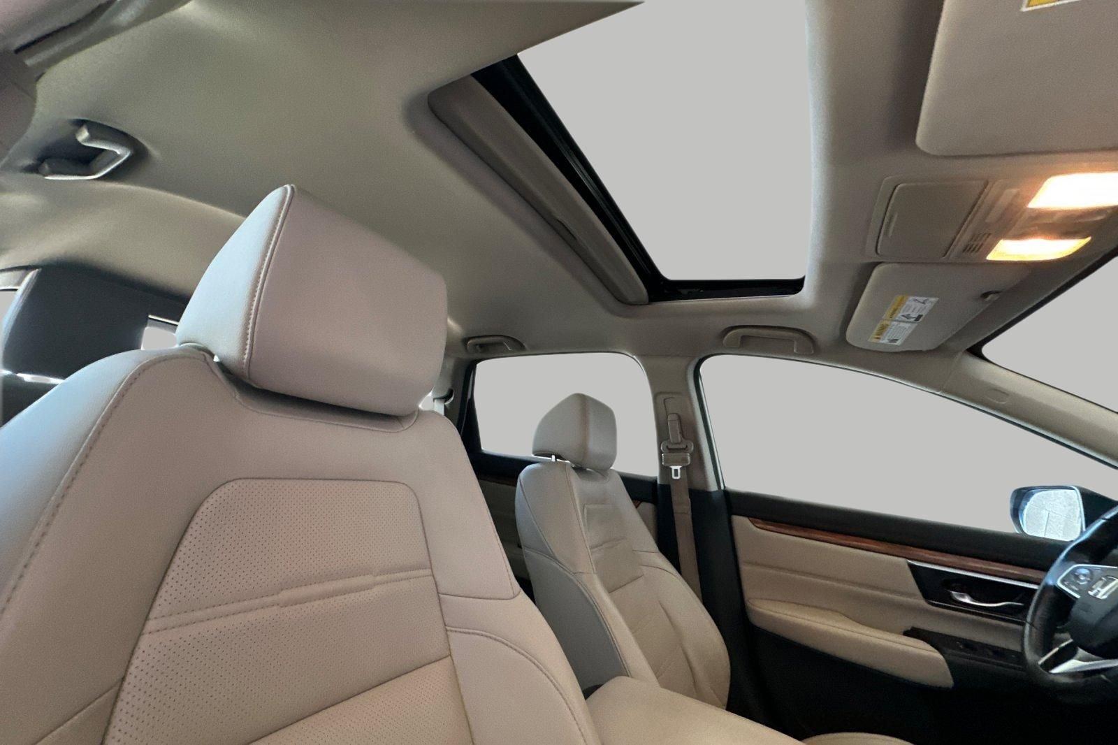 Used 2018  Honda EX-L image 17