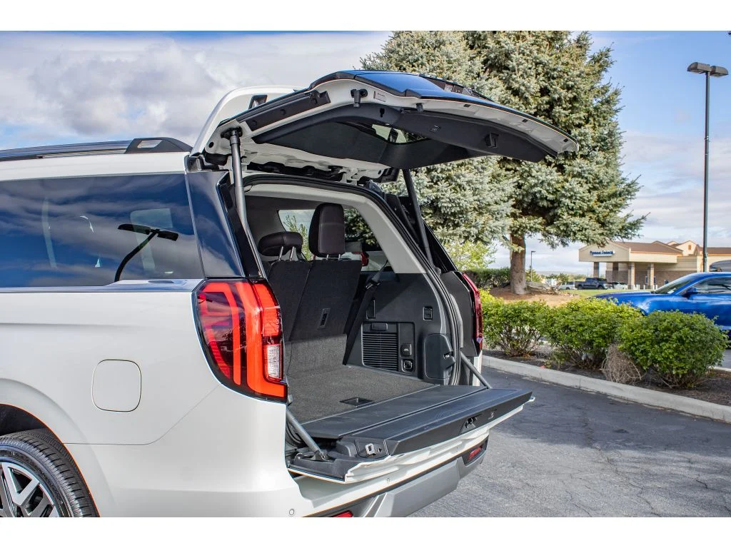 New 2026 Star White Metallic Tri-Coat Ford Platinum® image 11