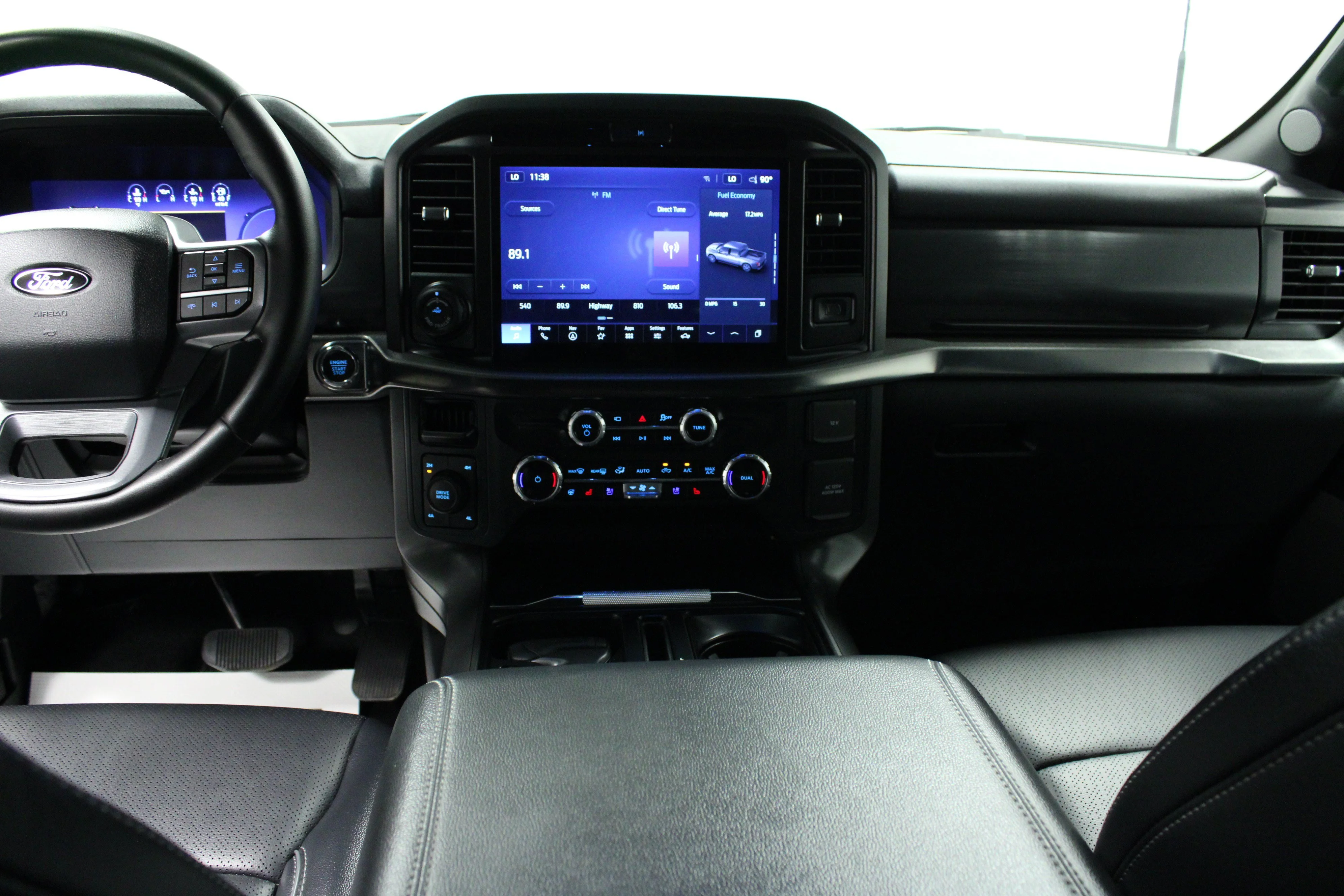 Used 2025 Agate Black Metallic Ford LARIAT image 18