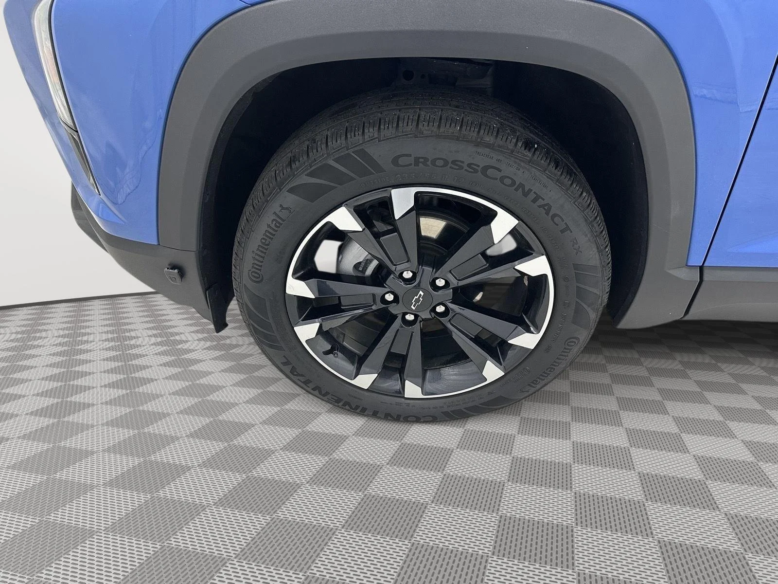 Used 2025 Reef Blue Metallic Chevrolet RS image 27