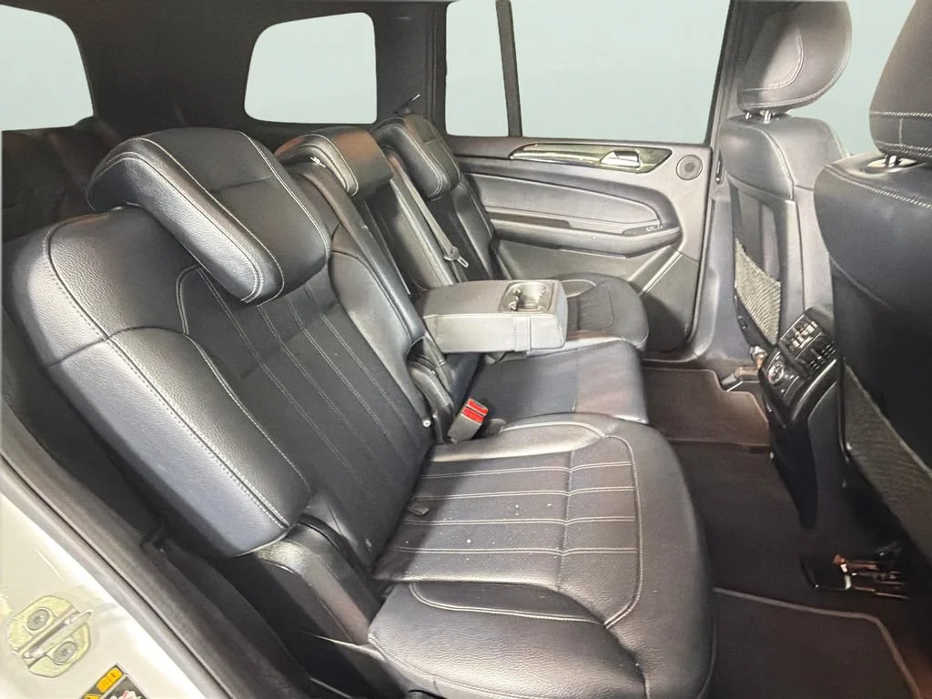 Used 2019 Red Mercedes-Benz 4MATIC® image 35