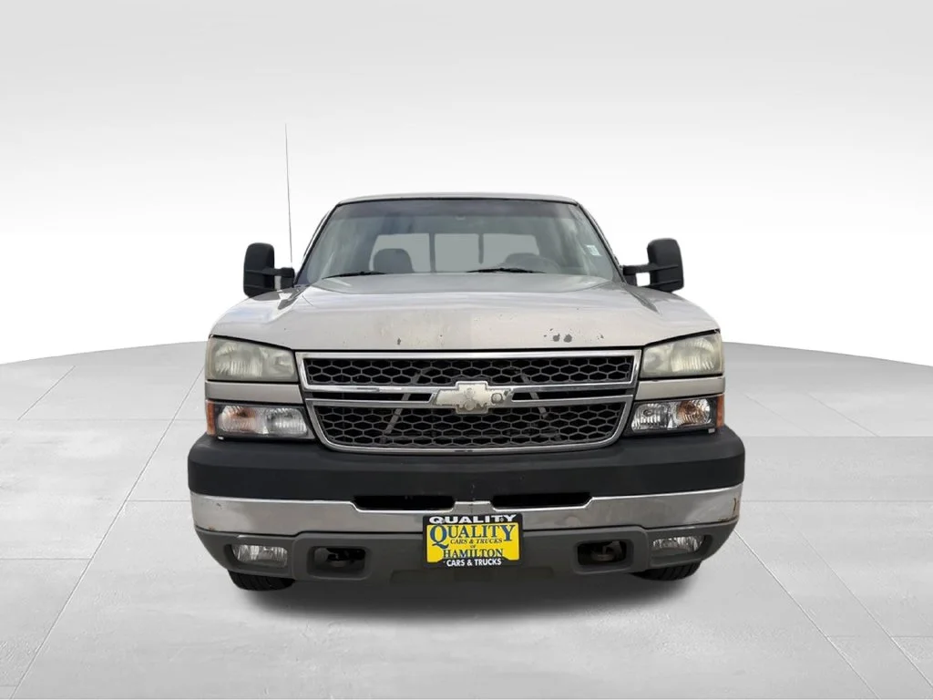 Used 2005 Silver Chevrolet LS image 8