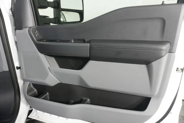 New 2026 Oxford White Ford F-250® XLT image 35