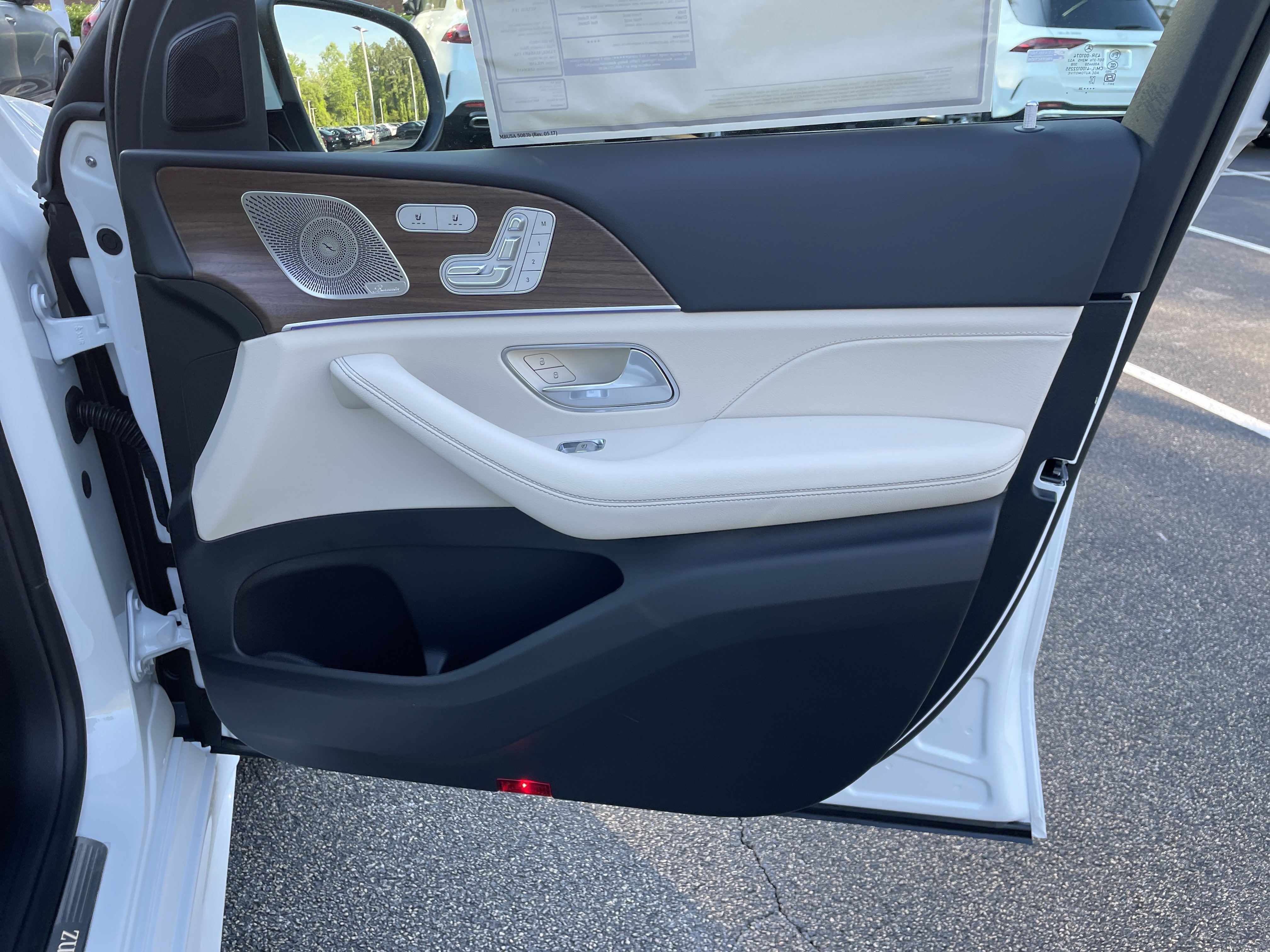 New 2026 MANUFAKTUR Moonlight White Metallic Mercedes-Benz GLE 350 4MATIC® SUV image 40