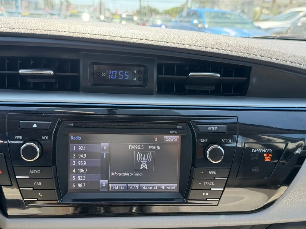 Used 2015 Gray Toyota LE image 14