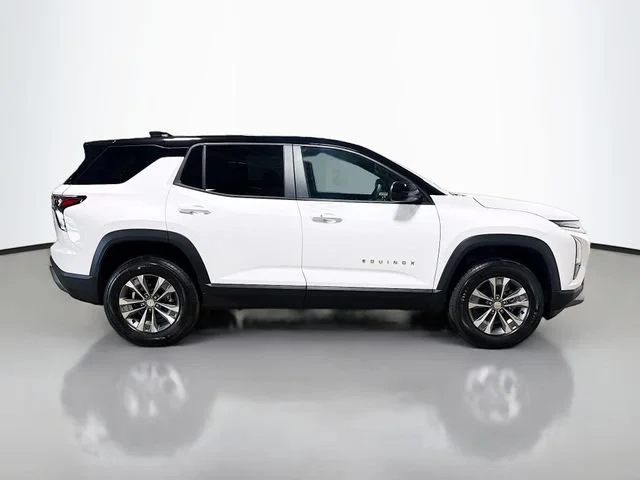 2027 Chevrolet Equinox LT - Photo 6