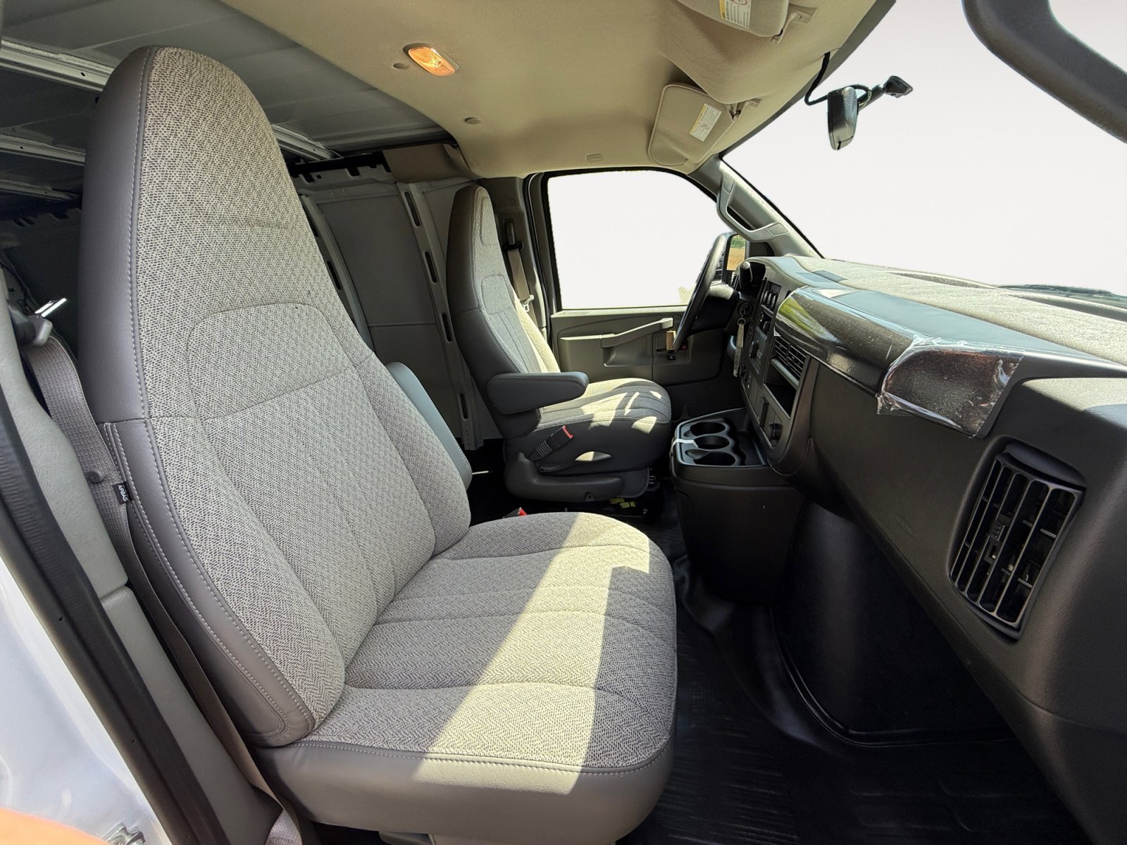 2026 Chevrolet Express Cargo Work Van - Photo 18