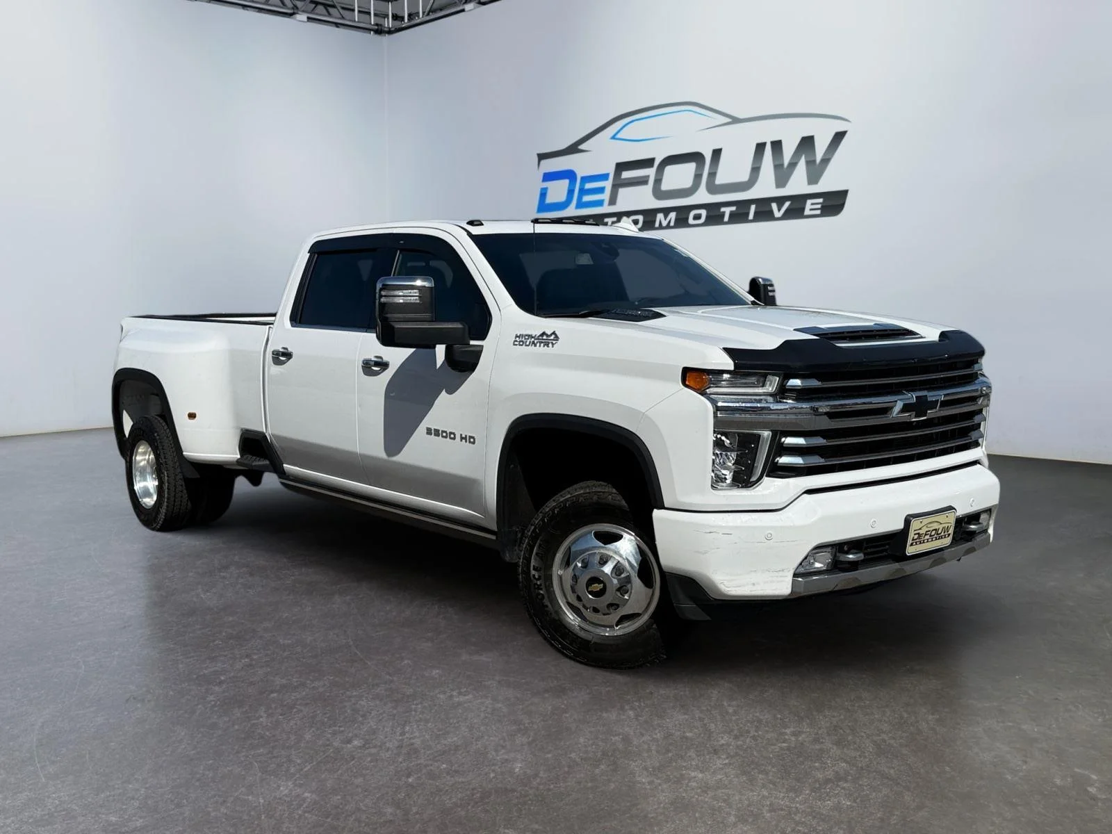 Used 2022 Summit White Chevrolet High Country image 1