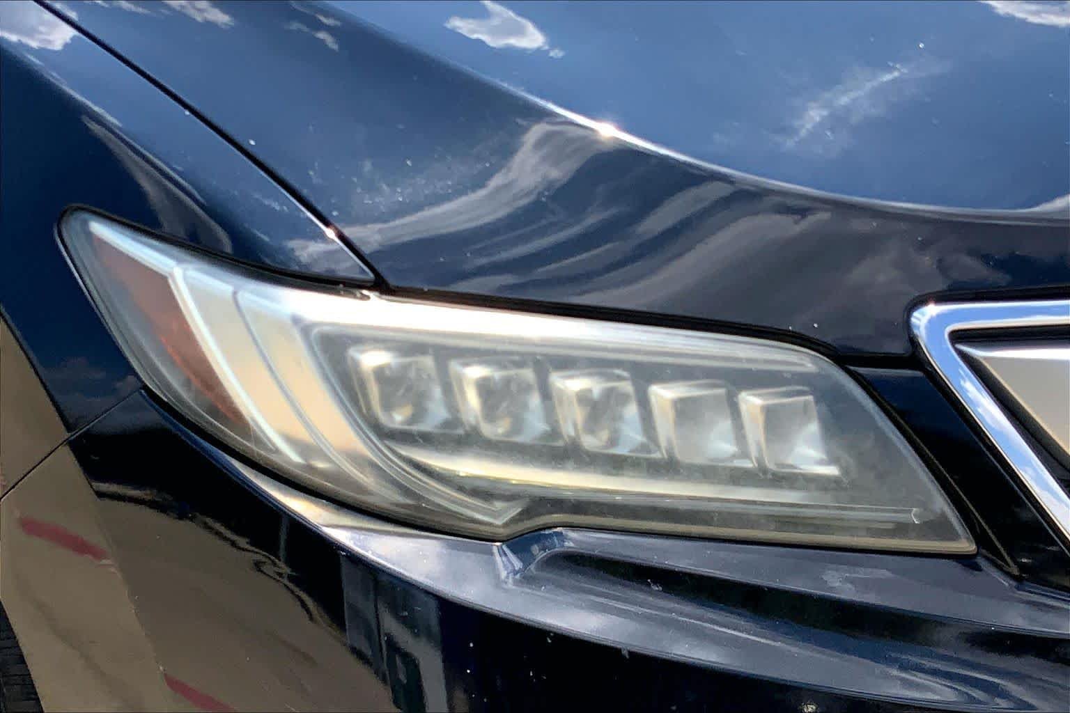 Used 2018 Crystal Black Pearl Acura  image 25