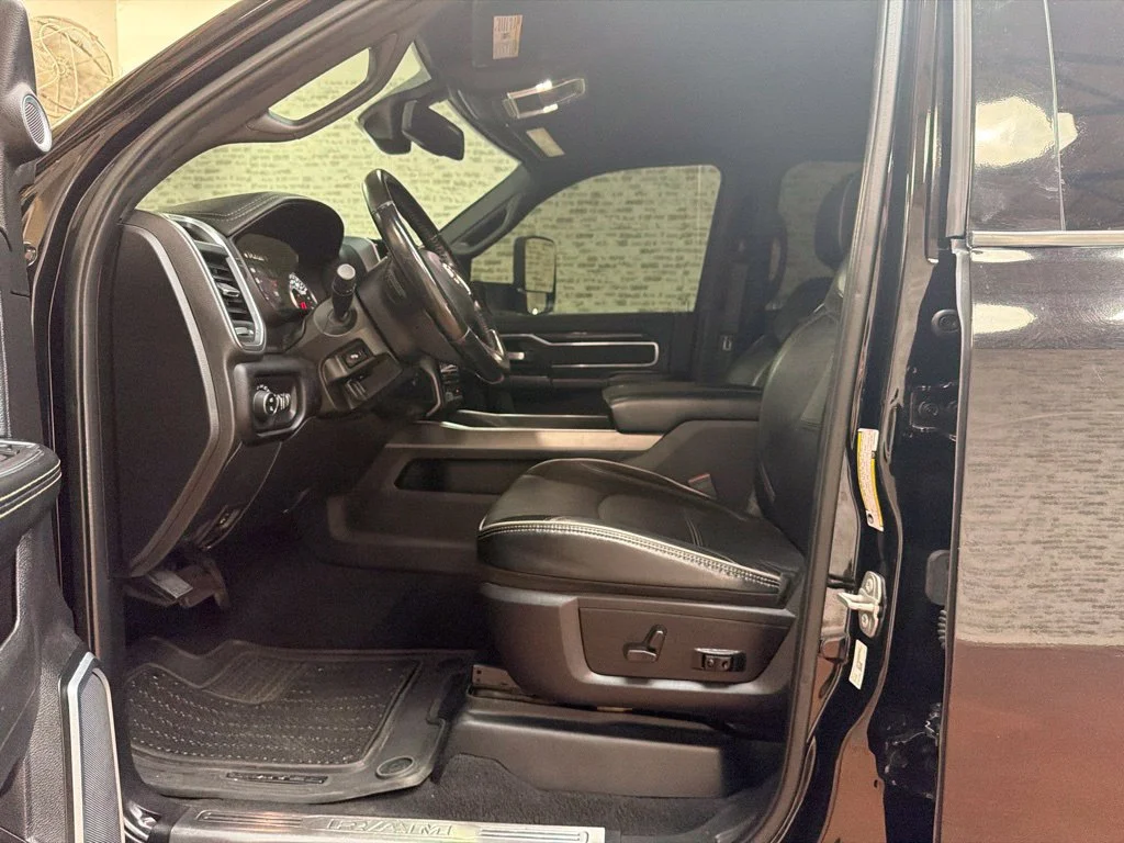 Used 2022 Diamond Black Crystal Pearlcoat Ram Laramie image 23