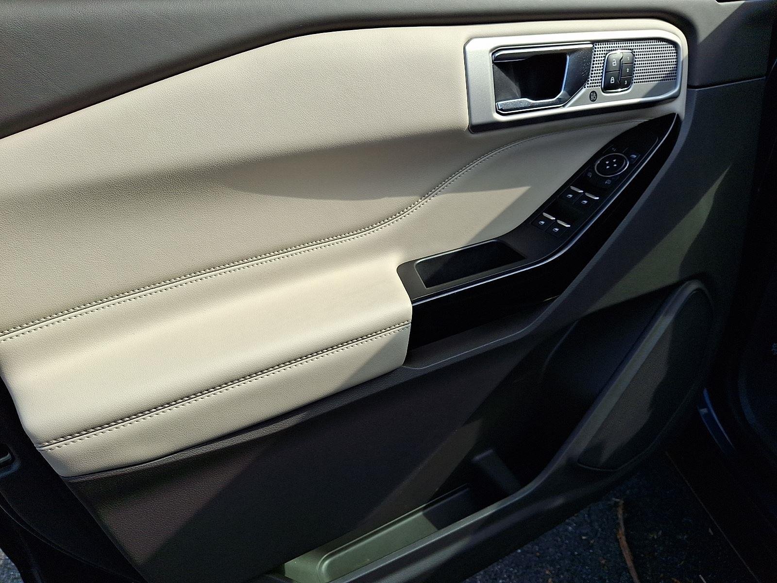 Used 2022 Stone Blue Metallic Ford Platinum image 13
